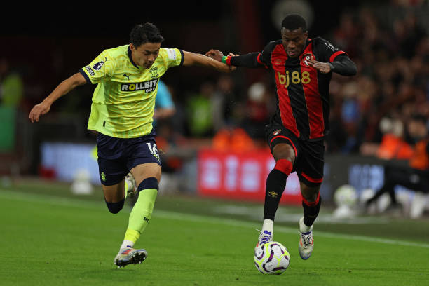 背后却有着 背后却有着